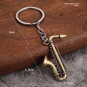 Porte-clés en métal réaliste en forme d'instruments de musique miniatures (saxophone, <span class=keywords><strong>trompette</strong></span>) pour musiciens et amateurs de musique - Vente en gros - Product Image 4