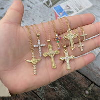 Collier Croix Plaqué Or avec Pendentif Strass et Breloque Croix en Zircon Cubique pour Femme, Cadeau Religieux, Vente en Gros pour Fabrication de Bijoux