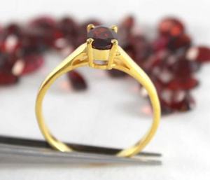 แหวนพลอยโกเมนสีแดงธรรมชาติทรงรี 5x7 มม. ตัวเรือนทองคำเหลือง 14k สำหรับเป็นของขวัญวันเกิด จากผู้ผลิตเครื่องประดับ - Product Image 2