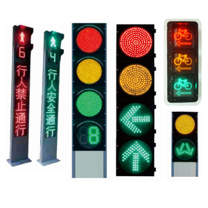 Feux de signalisation routière pour la gestion du trafic, feux rouges, jaunes et verts, passage piétonnier, sécurité routière - Product Image 1