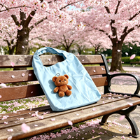 Sac de courses promotionnel en peluche portable en gros, sac à main en nylon OEM avec breloque animale en peluche ours Kawaii personnalisée