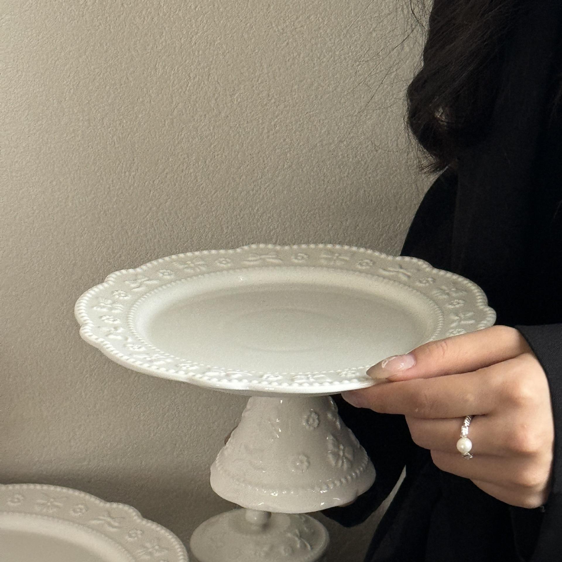 8-inch tall feet 20.5*9