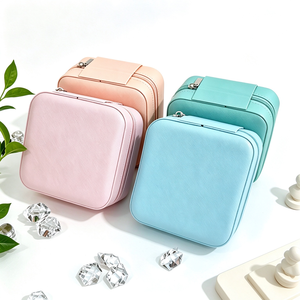 Boîte de présentation de bijoux de luxe en gros d'usine, étui de rangement de voyage en cuir PU et velours avec logo personnalisé - Product Image 4