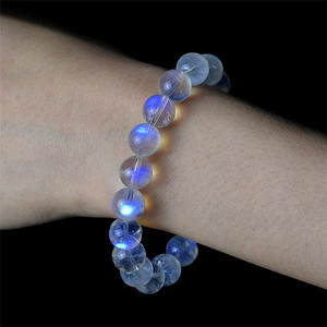 Bracelet en pierre de lune blanche naturelle indienne, verre de glace, lumière bleue intense, collection femme, bracelet à anneau unique en cristal - Product Image 3