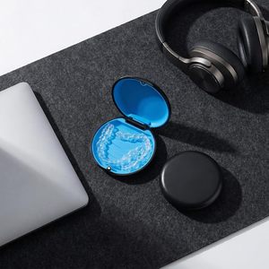 Estuche Magnético <span class=keywords><strong>de</strong></span> Viaje para Retenedores <span class=keywords><strong>Invisalign</strong></span> Slim, Tamaño <span class=keywords><strong>de</strong></span> Bolsillo, Color Negro, Paquete <span class=keywords><strong>de</strong></span> 2, con Herramienta <span class=keywords><strong>de</strong></span> Extracción y Cepillo - Product Image 5