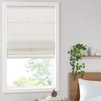 Stores romains motorisés de luxe en tissu polyester, à installation facile, filtrant la lumière et offrant une protection UV, personnalisables et horizontaux pour fenêtre