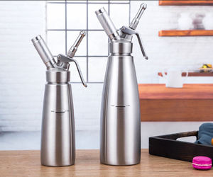 Distributeur <span class=keywords><strong>professionnel</strong></span> de crème <span class=keywords><strong>fouet</strong></span> en acier inoxydable pour gâteau/biscuits/thé au lait/cappuccino - Product Image 4