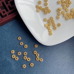 Perles d'espacement en alliage plaqué couleur or en forme de fleur de flocon de neige pour la fabrication de bracelets - Product Image 3