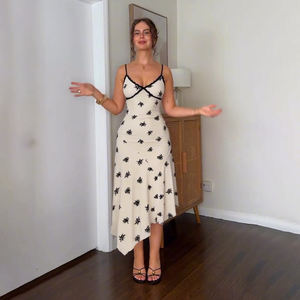 Vestido Maxi de Verano con Encaje Floral y Parches, Cuello en V, Tirantes Finos, Diseño Ajustado, Elegante y Moderno para Vacaciones - Product Image 3