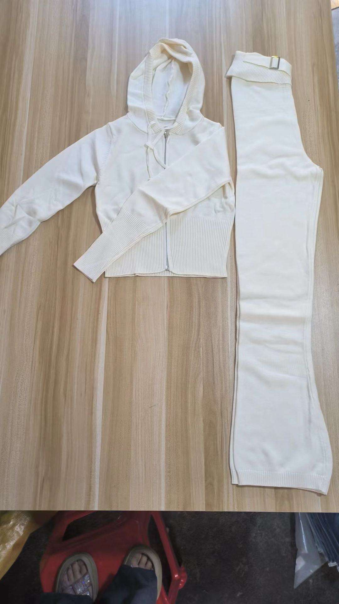 Z1226ST01 สีขาว