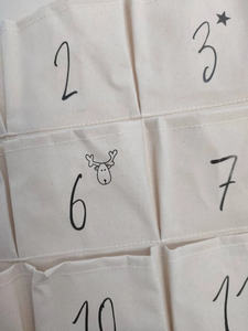 Sacs de calendrier de suspension murale en tissu de Noël acceptés personnalisés avec 24 poches - Product Image 2