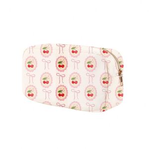 Bolsas Organizadoras de Maquillaje Ligeras y Ecológicas de Nailon con Diseño de Cereza, Bolsas de Almacenamiento de Viaje Personalizadas para Cosméticos - Product Image 5