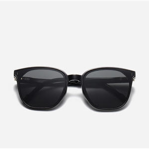 แว่นกันแดดแบบพับได้สำหรับทุกเพศกรอบพีซีสีดำเลนส์ Ac ป้องกันรังสียูวี 400 ประเภท 3 ที่บังแดดสไตล์ทรงกลมแบบพกพาสำหรับผู้ชายผู้หญิง - Product Image 1