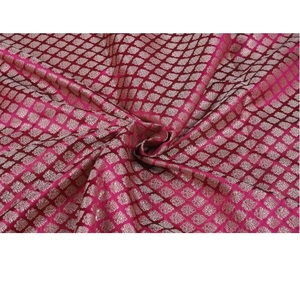 Tela de Brocado de Poliéster Brillante Ecológica de Aspecto Lujoso con Diseño de Flores Abstractas para Confección de Vestidos Étnicos para Niñas, Costura y Manualidades - Product Image 6