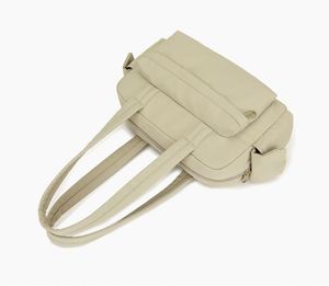 Grands sacs à bandoulière décontractés en nylon résistant pour femmes, sac fourre-tout portable pour le travail et les voyages avec poches zippées - Product Image 6