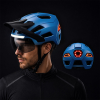 Casque de vélo avec lumière LED arrière, visière magnétique, design léger et ventilé, casque de vélo pour adultes pour la cyclisme urbain