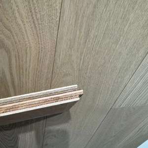 Suelo de madera dura compuesto multicapa Fraxinus Mandshurica Rupr de tamaño personalizado para el hogar - Product Image 1