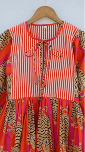 Robe longue en coton imprimée à la main à col profond et motifs floraux pour femme, légère, style bohème décontracté, idéale pour le printemps, l'été, les vacances et les loisirs. - Product Image 5