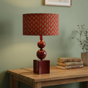 Lámpara de mesa elegante hecha a mano con pantalla de tela a rayas multicolor para decoración de dormitorio a precio de mayoreo. - Product Image 1