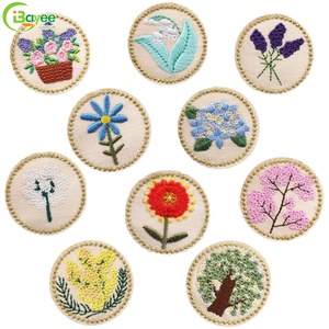 Parches de Fieltro Bordados con Diseño Retro y Estético Personalizable, en Forma de Corazón, para Sombreros y Ropa, Bordado a la Moda - Product Image 1