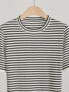 Maglia da <span class=keywords><strong>donna</strong></span> elegante Casual ampia primavera nuova t-shirt <span class=keywords><strong>a</strong></span> <span class=keywords><strong>righe</strong></span> <span class=keywords><strong>bianche</strong></span> <span class=keywords><strong>nere</strong></span> realizzata in Jersey di lana di pecora <span class=keywords><strong>a</strong></span> maglia <span class=keywords><strong>a</strong></span> maniche corte da <span class=keywords><strong>donna</strong></span> - Product Image 3