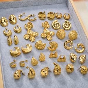 Joyería de Moda de Lujo Personalizada al por Mayor, Aretes Colgantes Gruesos de Acero Inoxidable Chapados en Oro de 18k con Diseño de Flor, Unisex - Product Image 3