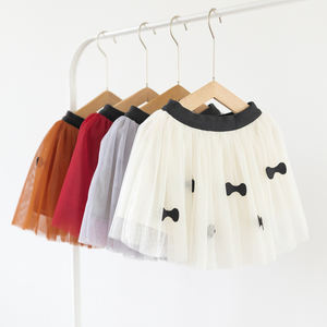 Niños Boutique Tutu Cintura Elástica Arco Apliques Niños Falda Niños Tul Faldas Plisadas para Niñas 2-10YR Niño Pequeño Blanco Tutu Falda - Product Image 2