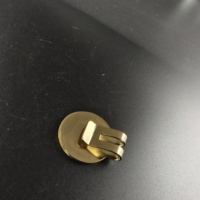 Clip de chapeau de golf plaqué or, surface polie et lisse, service de gravure et de logo personnalisés, idéal pour la collection de souvenirs de golfeurs