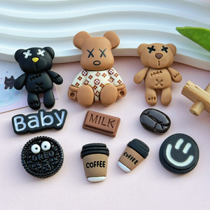 Breloques plates en résine DIY motif Ours de dessin animé, Biscuit, Grains de café pour coques de téléphone, Crocs, ornements de voiture, accessoires pour cheveux, fournitures d'artisanat - Product Image 1