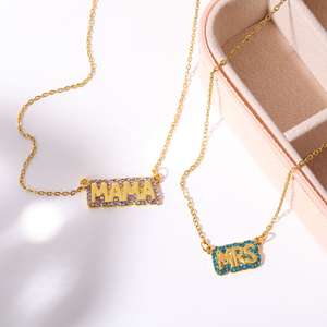 Collier <span class=keywords><strong>en</strong></span> acier au titane plaqué or 18 carats sans ternissure strass coloré <span class=keywords><strong>mots</strong></span> positifs espoir amour MAMA pour <span class=keywords><strong>elle</strong></span> - Product Image 3