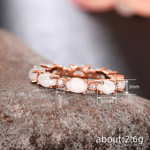 Anello ovale impilabile con design a fascia completa per donna - Product Image 4
