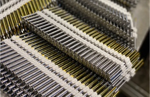 Clavos de Acero Recubiertos de Vinilo con Punta de Cincel, Grado Industrial KHC, para Plástico y Madera, 2.8mm x 75mm, 150 Piezas/Caja - Product Image 4