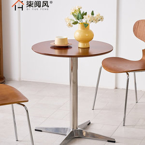 Ensemble table et chaises de style rétro en bois massif et acier inoxydable pour les salons de thé, les cafés et les commerces - Product Image 3