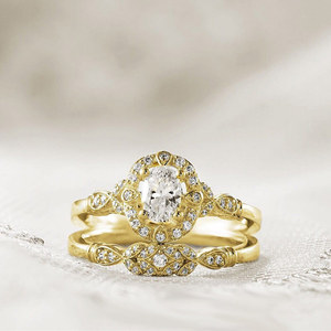 Elegante anello rotondo da donna con design scintillante intarsiato, gioielli alla moda per tutti i giorni - Product Image 1