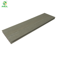 Planches de terrasse en composite WPC co-extrudées en gros, faible entretien, écologiques, imperméables et antidérapantes pour l'extérieur