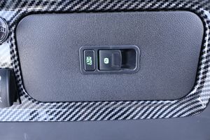 Voiturette de golf blanche longue portée pour 4 passagers avec sièges confortables et port de charge USB pour complexe hôtelier, hôtel et communauté - Product Image 6