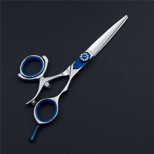 Tijeras de Peluquería Inoue Kazuko de 5.5 Pulgadas con Mango Ergonómico, Tijeras Profesionales para Peluquería para Diestros, Acero Inoxidable Sus440c - Product Image 1