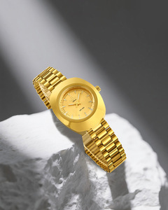 นาฬิกาคู่รักพรีเมียมสีทอง ดีไซน์เรียบหรู หน้าปัดทรงกลม ตัวเรือนโลหะผสม กันน้ำได้ในชีวิตประจำวัน สำหรับผู้หญิงและผู้ชาย สไตล์วินเทจ - Product Image 5