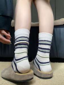 Automne hiver Style coréen mi-mollet rayé en peluche chaussettes pour femmes décontracté équipage chaussettes anti-dérapant chaud chaussettes polyvalent pour un usage quotidien - Product Image 5