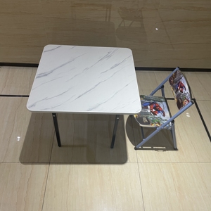 Moderner quadratischer Esstisch mit Eisen beinen Hot <span class=keywords><strong>Sale</strong></span> Holz material Kaffee Tee Zeichen tisch für Kinder - Product Image 1