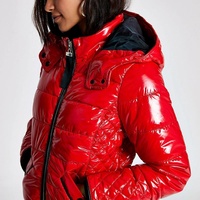 Nouveau blouson bombardier rembourré élégant rouge brillant pour femmes à la mode manteau chaud épais avec capuche fabricant OEM