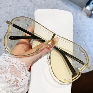 European And American Style Large Frame Sunglasses For Women UV400 PC Lens Windproof Sports <b>Eyewear</b> - Product Image 4
