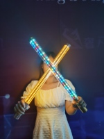Bâton lumineux LED RGB personnalisé avec logo, durable, pour service VIP, bar lumineux rythmique, activé par le son, alimenté par USB, lampe d'ambiance