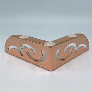 Pieds de meuble décoratifs en métal en forme de L entièrement personnalisables pour fournisseurs – Pieds fantaisie pour canapé et <span class=keywords><strong>armoire</strong></span> - Product Image 4