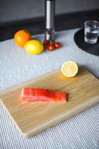 Planche à découper en bois de style naturel, fabriquée en bois d'acacia et en bois de manguier, offrant une durabilité écologique - Product Image 5