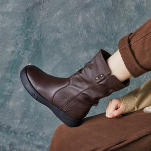 Bottines en cuir véritable faites à la main de style britannique, doublées de fourrure chaude, semelle souple, à lacets, pour toutes les saisons - Product Image 2