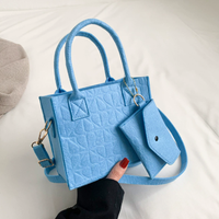 Neue Langlebige Leichte Damen-Modehandtasche mit Nischentextur, Lässig und Vielseitig Kombinierbar, Einzel-Schultertasche aus Polyester-Filz mit Offener Verschlussart