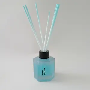 Pabrik Penyegar Udara Grosir Botol Mewah Kaca Reed Diffuser Aroma Rumah Hadiah Set Aroma Kamar Mandi Diffuser Hadiah Set