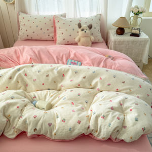 Parure <span class=keywords><strong>de</strong></span> lit en gaze florale cerise fraîche - Nouvelle <span class=keywords><strong>housse</strong></span> <span class=keywords><strong>de</strong></span> <span class=keywords><strong>couette</strong></span> jacquard 2026, ultra-douce et respirante, 4 pièces pour un sommeil douillet toute saison - Product Image 4