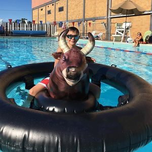 Bouée gonflable géante taureau, jouet aquatique à chevaucher, en PVC robuste avec poignées, pour adultes, lac, plage, été - Meilleures ventes - Product Image 4